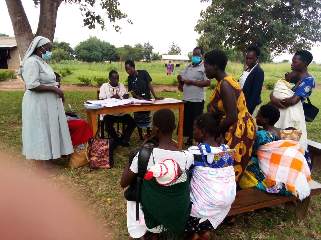 220037 - Uganda: il centro di contatto per l'HIV/AIDS sostiene le persone colpite in vari modi