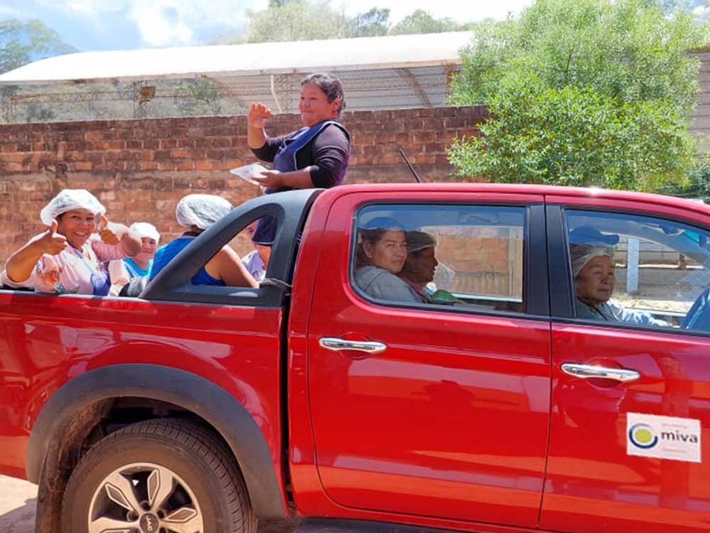 230001 - Mit dem Pick-up zu den Frauen im Chaco