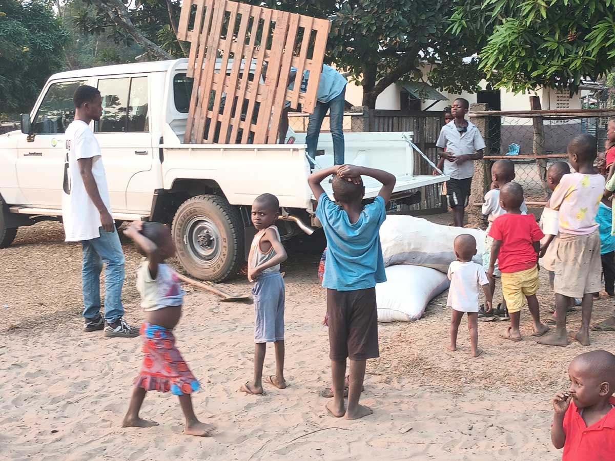 230055 - Assurer l’approvisionnement et les transports pour l’orphelinat